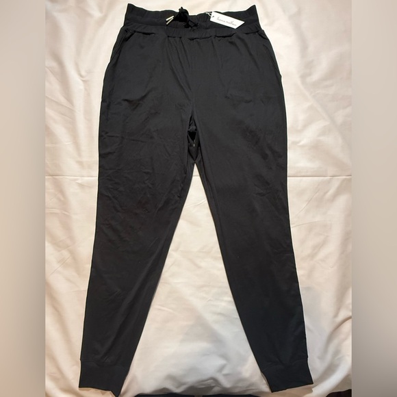 Travis Mathew Pants - Travis Mathew Women’s Bondi Bliss Black Jogger Pants.